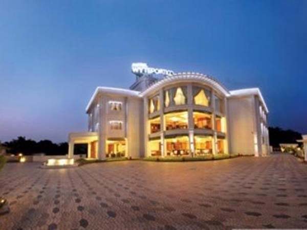 Hotel Wyte Portico at Adoor by Red Carpet Events 